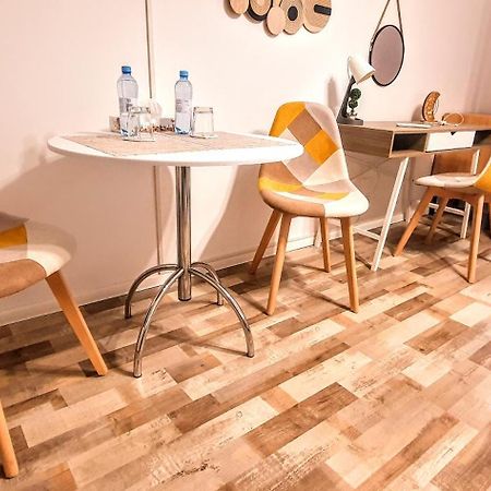 The Yellow King - Luxurious Apartment Bukareszt Zewnętrze zdjęcie