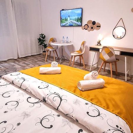 The Yellow King - Luxurious Apartment Bukareszt Zewnętrze zdjęcie