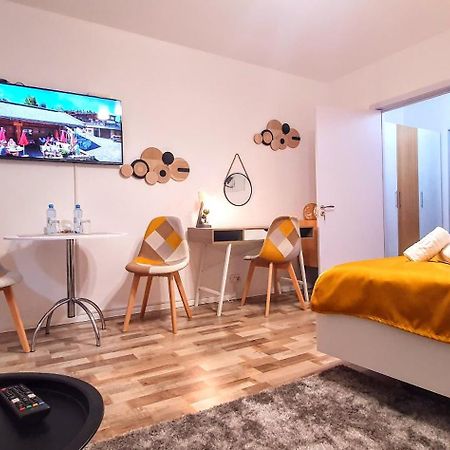 The Yellow King - Luxurious Apartment Bukareszt Zewnętrze zdjęcie